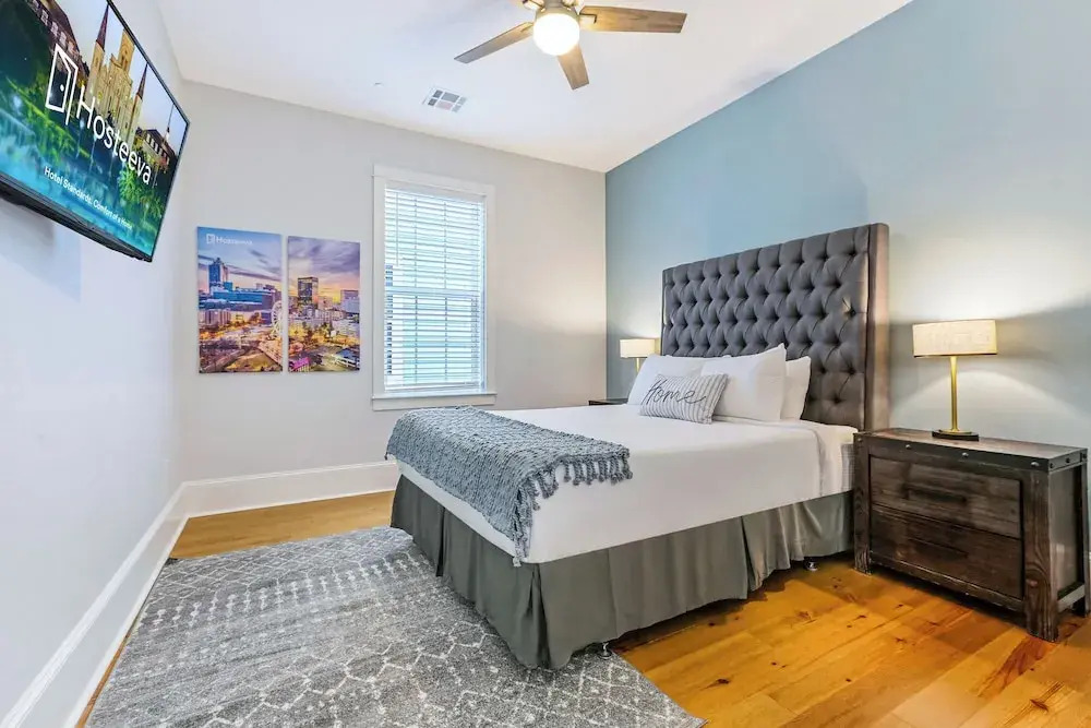 Stunning 4 BR Condo + Pool - Near St. Charles