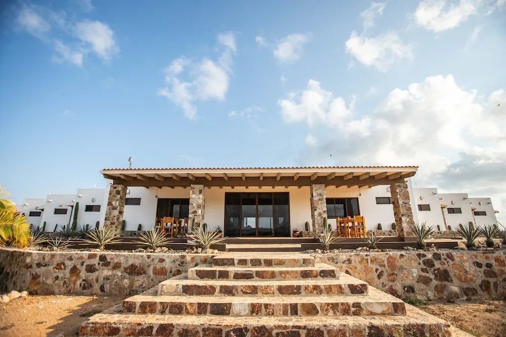 Punta Conejo Camila bungalows Surf Camp