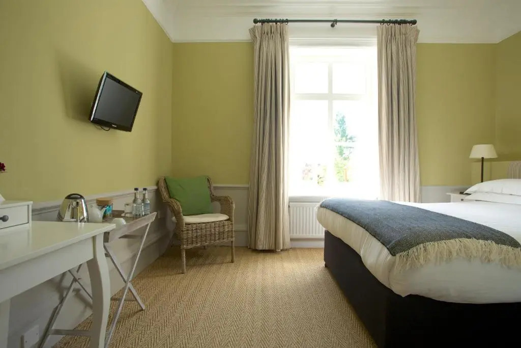 The Manor at Sway - Hotel, Restaurant and Gardens