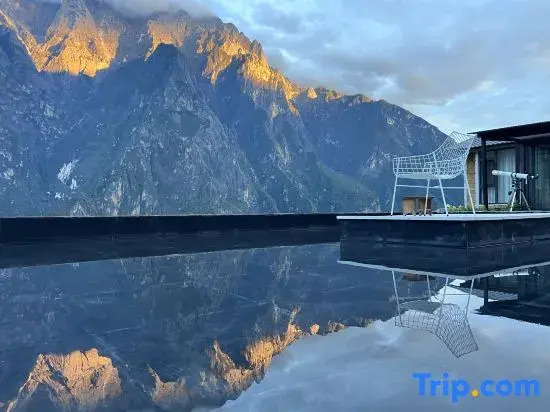 Upper trekking route·Cloud  Way·Snowy mountain view homestay