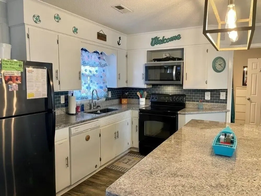 Sandy Bottoms 4 Bedroom Home by RedAwning