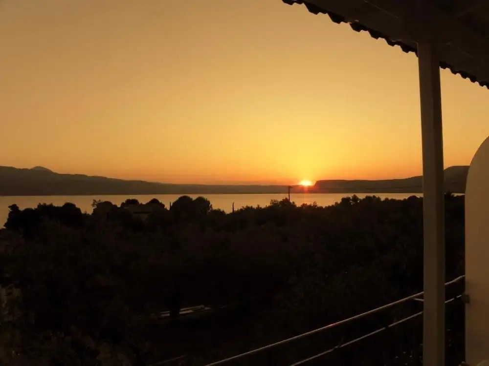 Ampoulos Rooms & Apartments