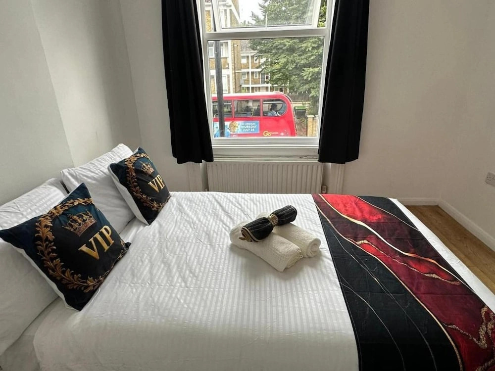 London-2br-sleeps6-skysports-netflix-disneyplus