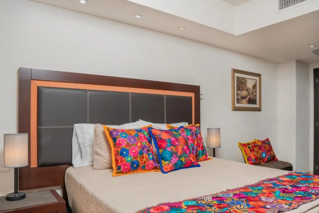 Ocean Front Condo Sleeps 4 Adults-Grand Venetian T3000-1606