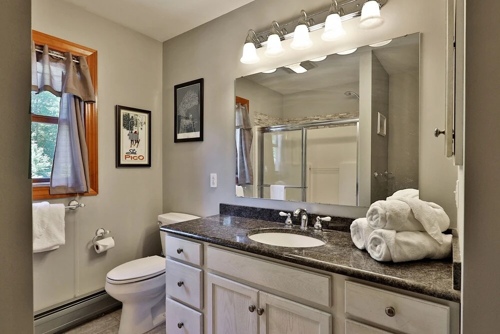 Cortina Mountain Chalet - Outdoor Hot Tub - Close to Pico and Killington Mountains home