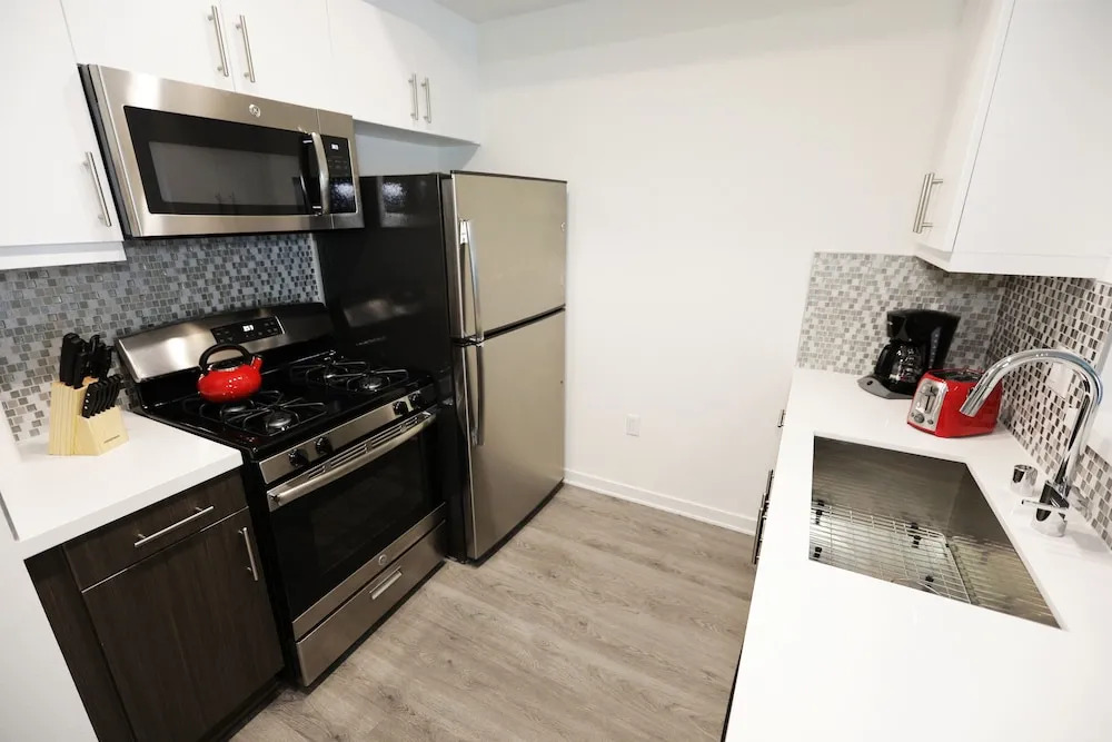 Hollywood Metropolitan Residences