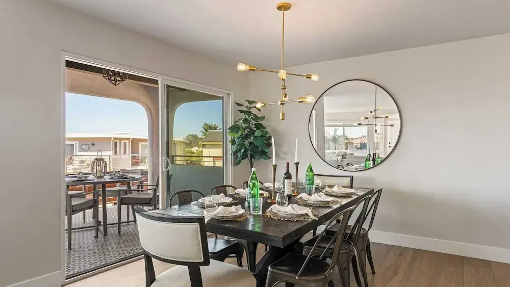 3 Condos, Steps to Beach, Rooftop Patio Trestles Trailhead Trio by Avantstay