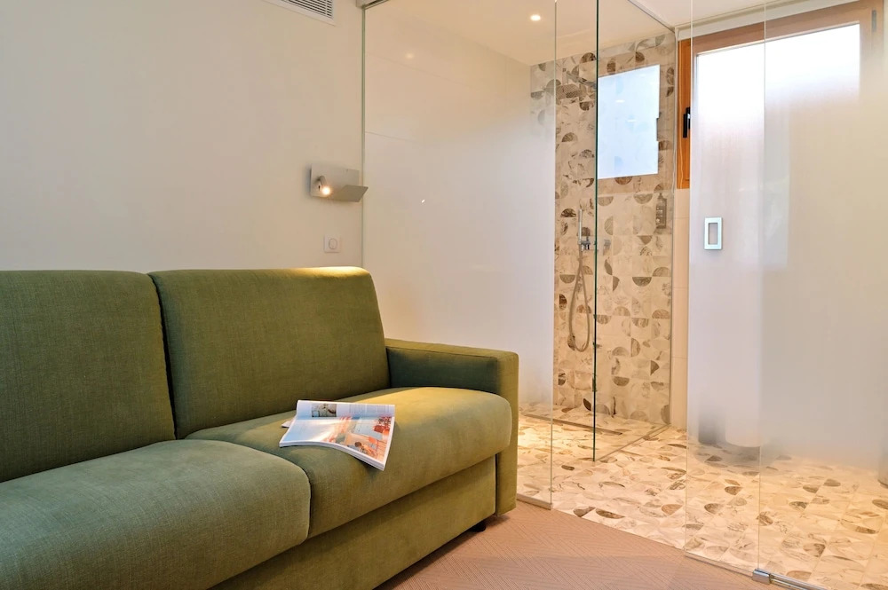 HOTEL SAINT ROCH