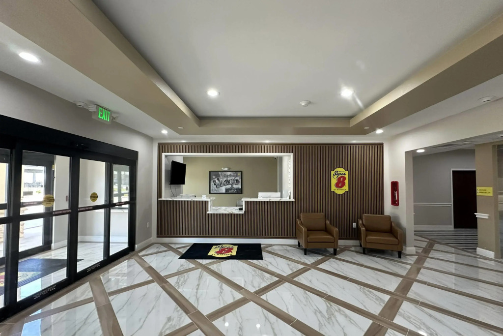 Super 8 By Wyndham Baytown