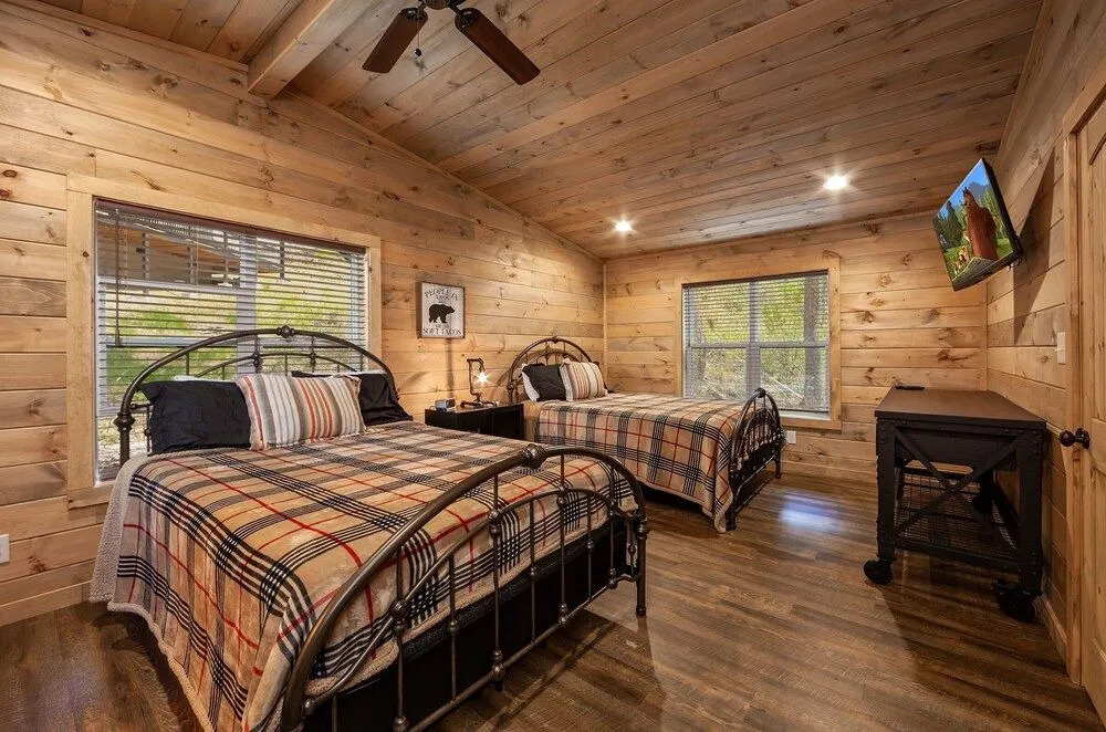 Creekside Manor Too 2 Bedroom Cabin by RedAwning