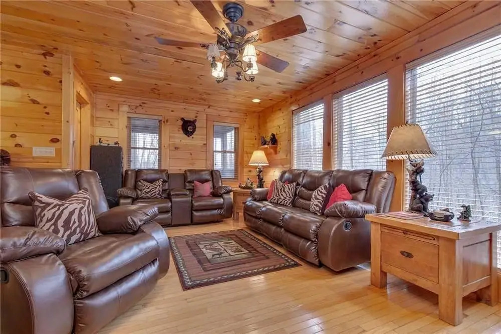 Bear Paws - Two Bedroom Cabin