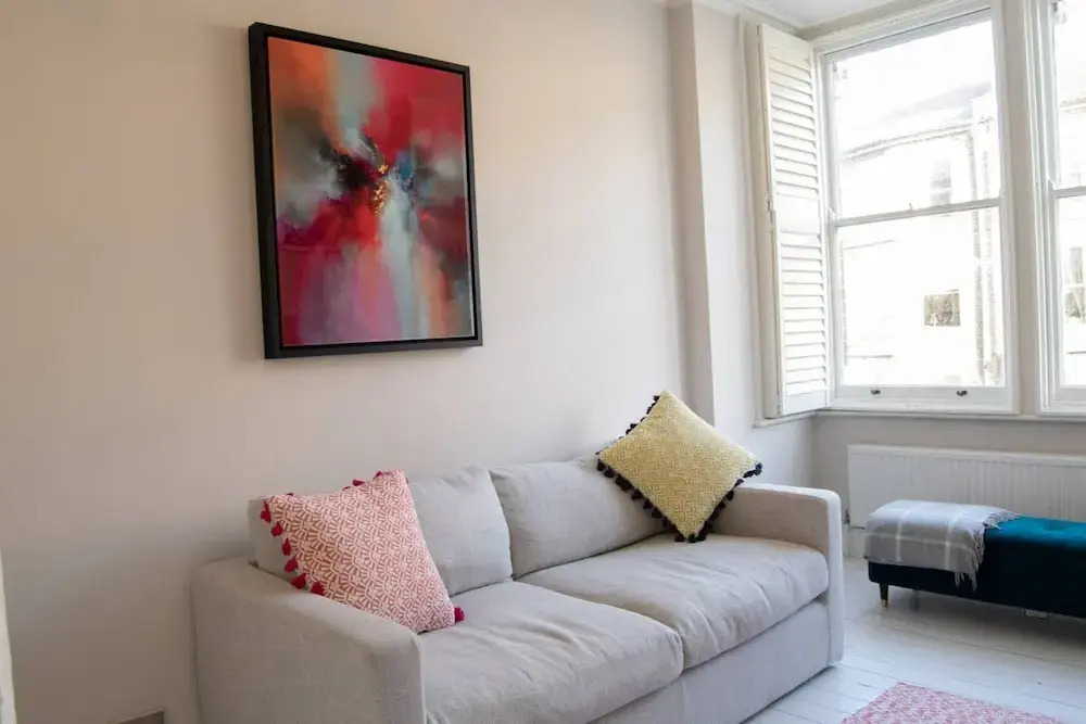 Stunning First Floor Flat In Excellent Location