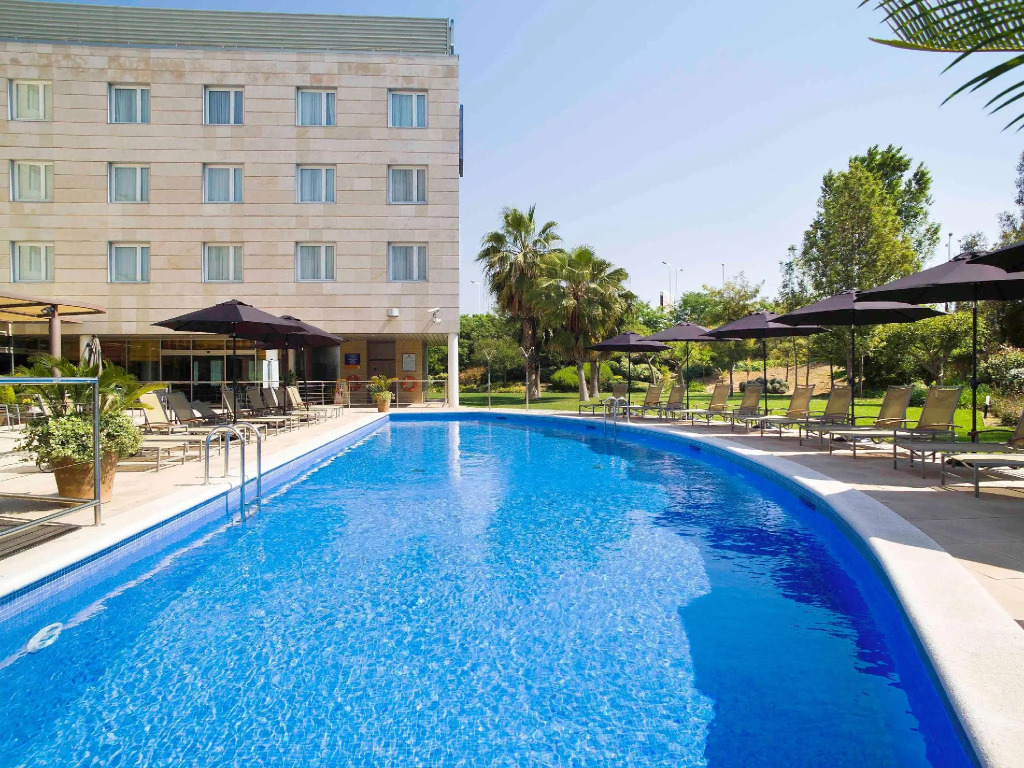Отель Novotel Barcelona Cornella