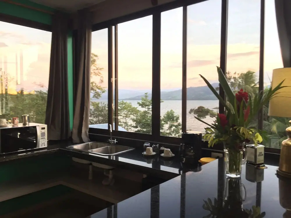Bluebay Bugenvil Lake Lodge