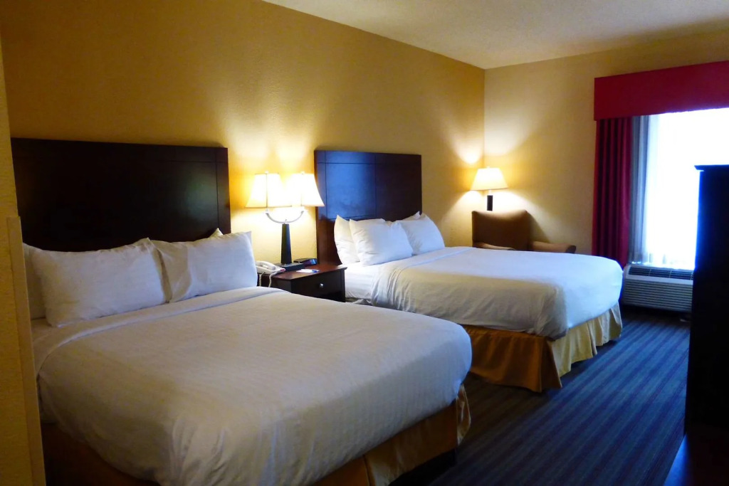 Red Roof Inn & Suites Calhoun