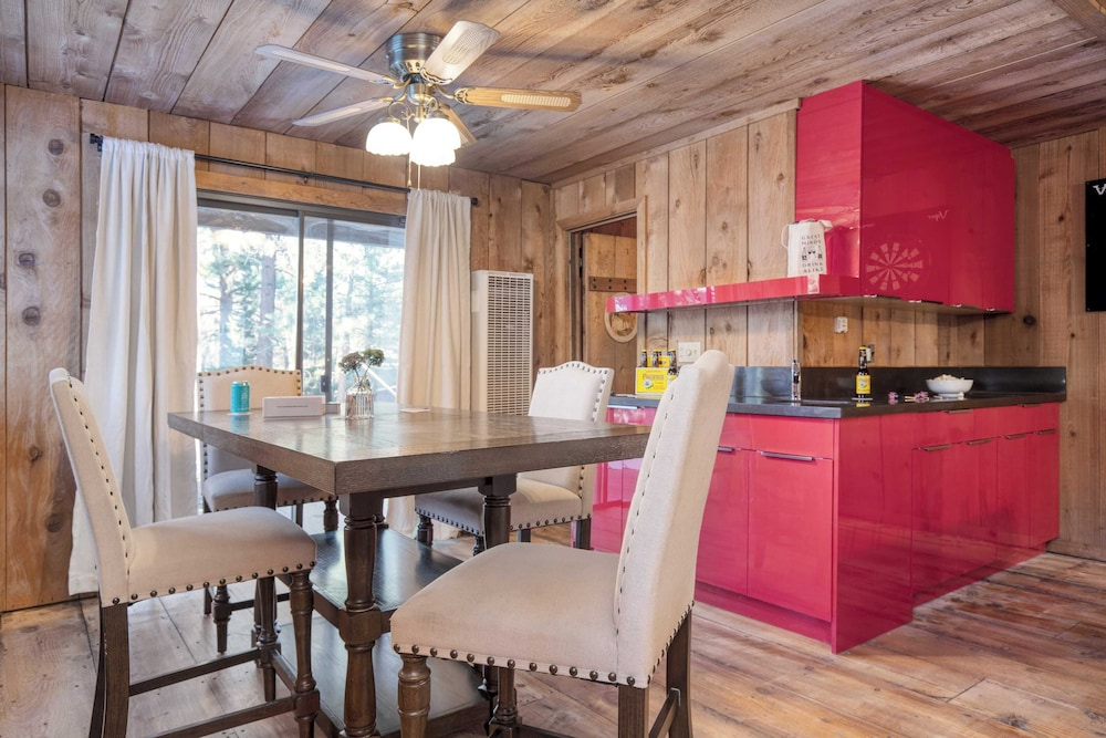 Lakeview Big Bear Cabin With Hot Tub, Deck, Fire Pit & Game Room