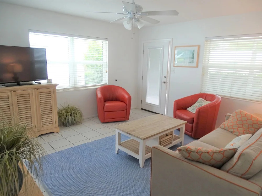Aloha Kai - Unit 16 2 Bedrooms 1 Bathroom Apts