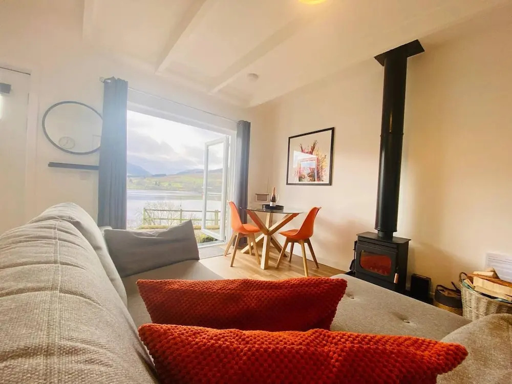 Cosy 1 bed Cottage w/ Wood Burner & Stunning Views