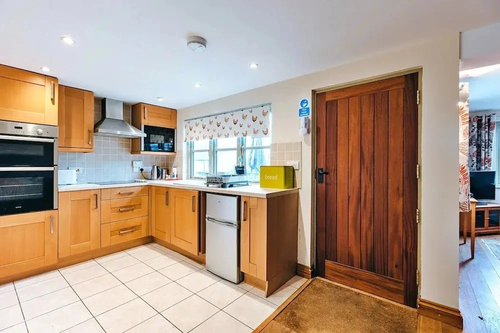 Cottage in Norton With Tennis Court & Patio