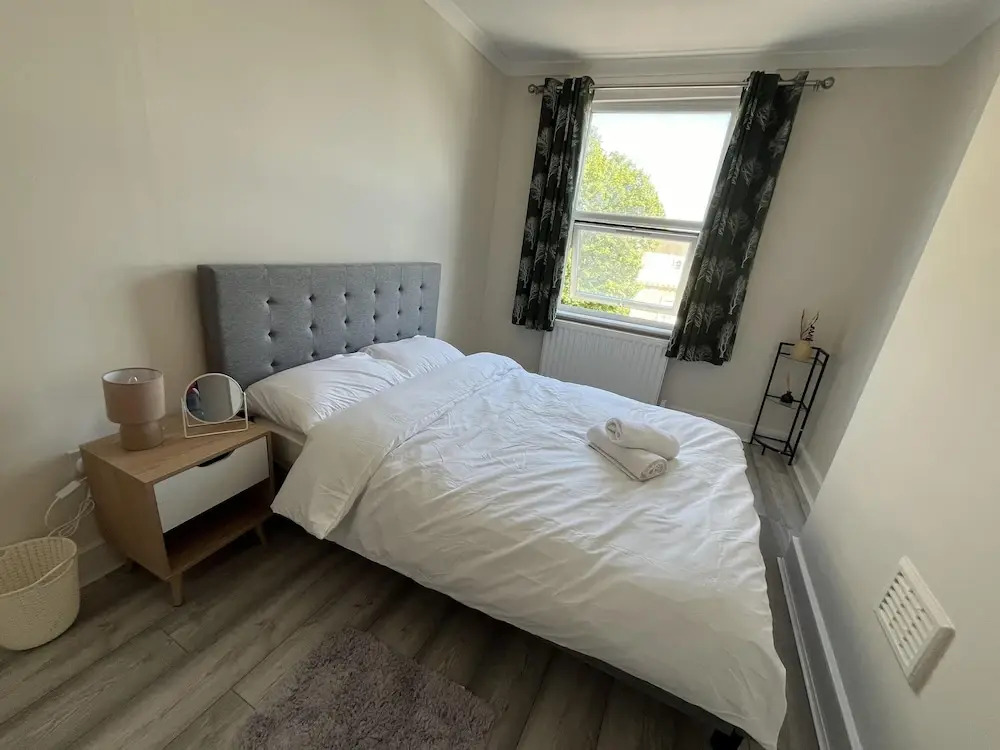 New Spacious 4 Bed Apartment in Kew Bridge