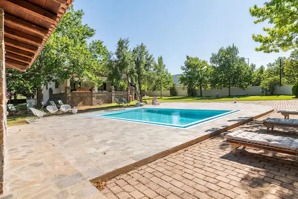 Estate Villa OINOI with Pool