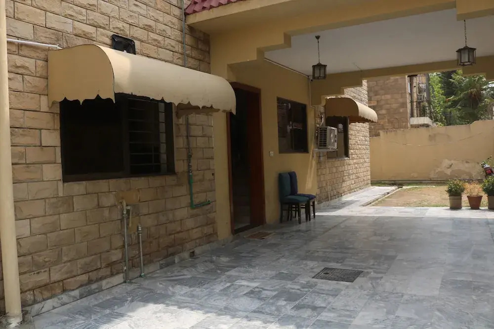 City Home Guest House F-8