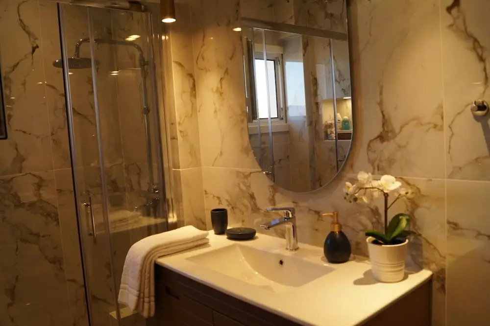 Daphne Luxury Apartment