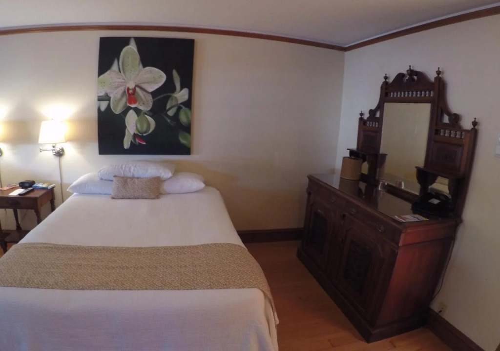 Lahaina Inn