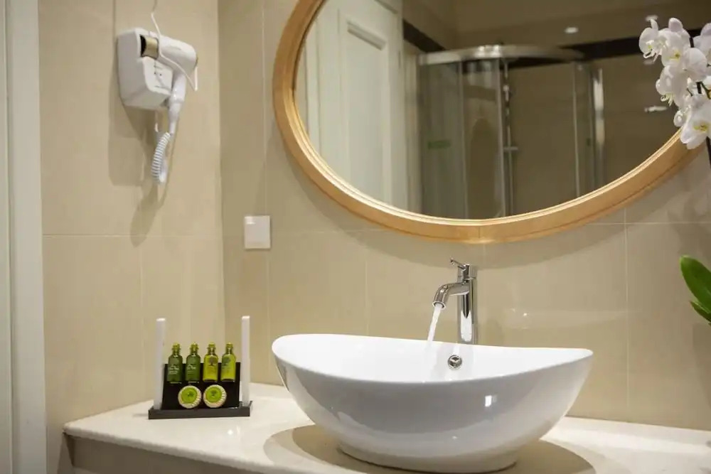 VK Luxury Suites With Private Parking