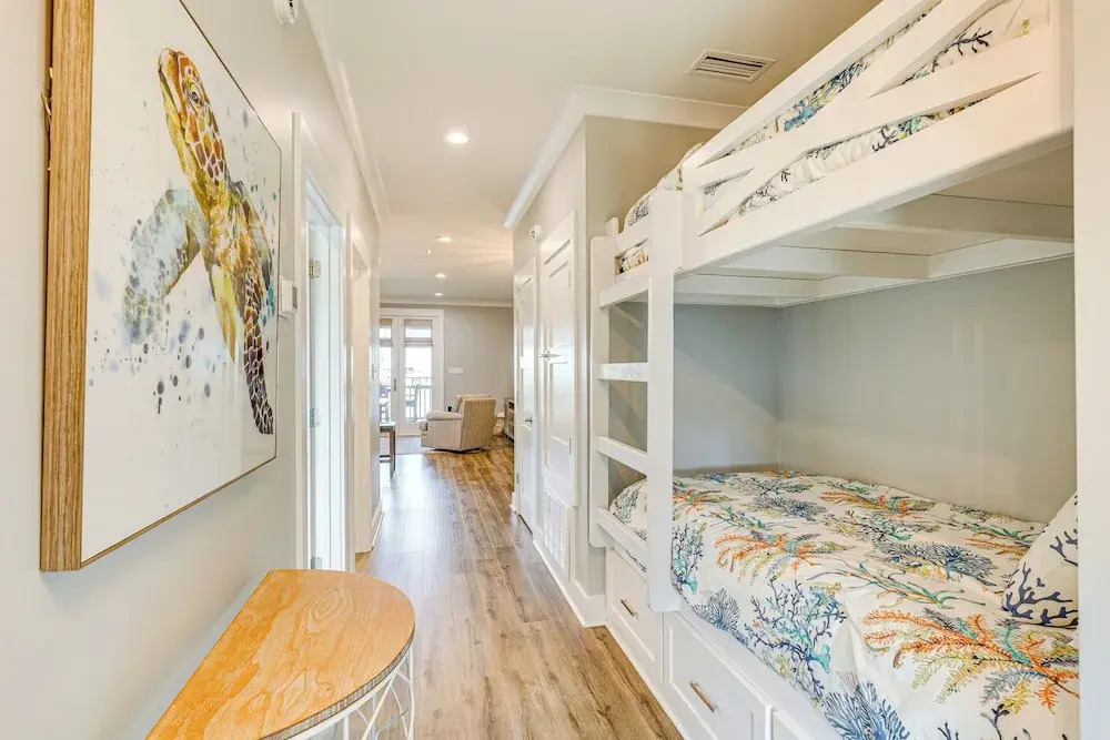 Waterfront Oasis in Dauphin Island - Shared Perks!