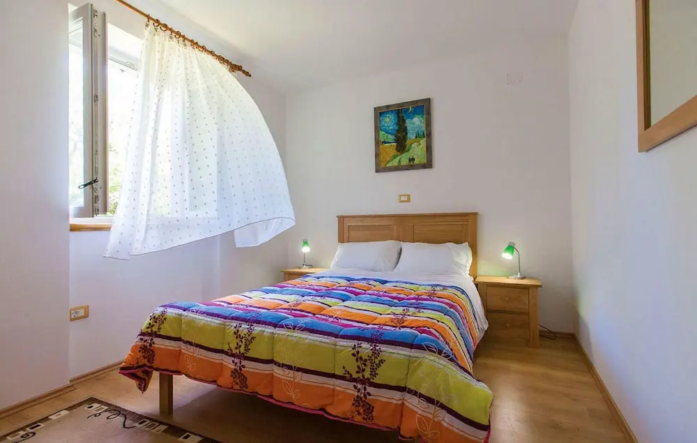 Stunning Home in Valbandon With Wifi and 6 Bedrooms
