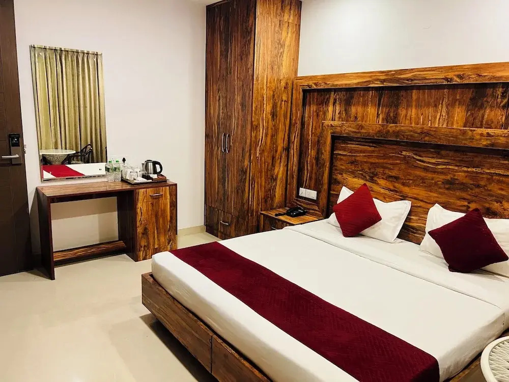 Haris Court Hotels & Banquets DLF Phase3