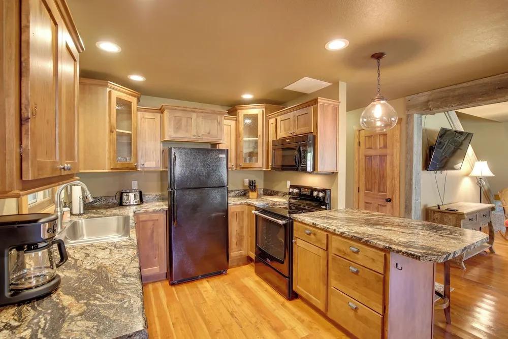 Cozy Lead Cabin w/ Deck < 1 Mi to Ski Slopes!