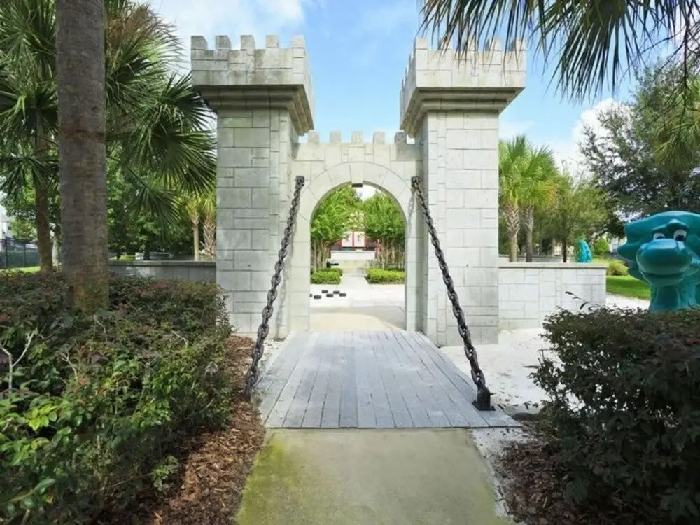 Stylish 3 Bedroom Bathroom Condo In Windsor Hills- 5 Minutes From Disney Townhouse by Redawning