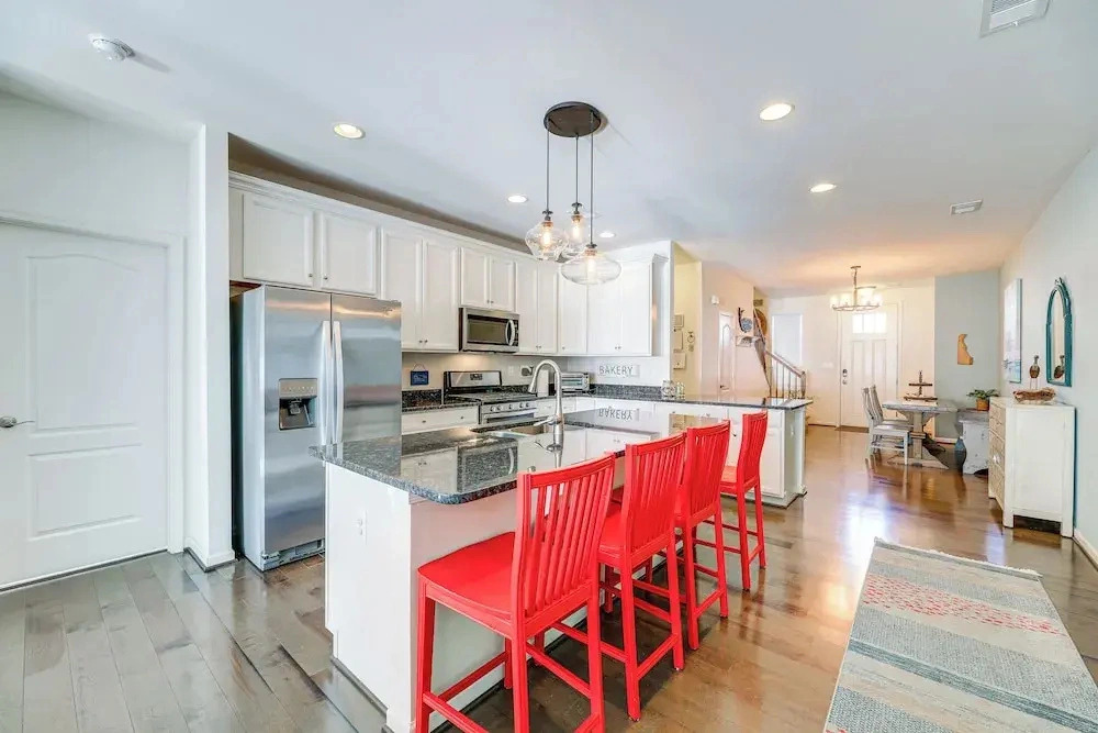 Shuttle to Beach, Relax on Patio! Millville Escape