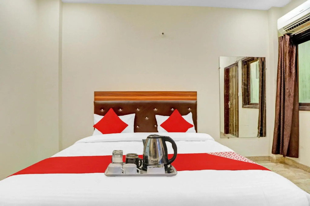 OYO 87988 Hotel Happy Moments