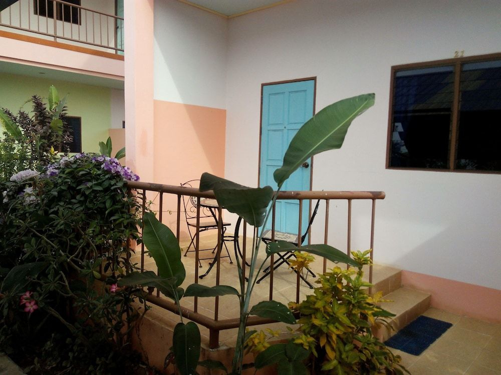 Peace Pool Resort