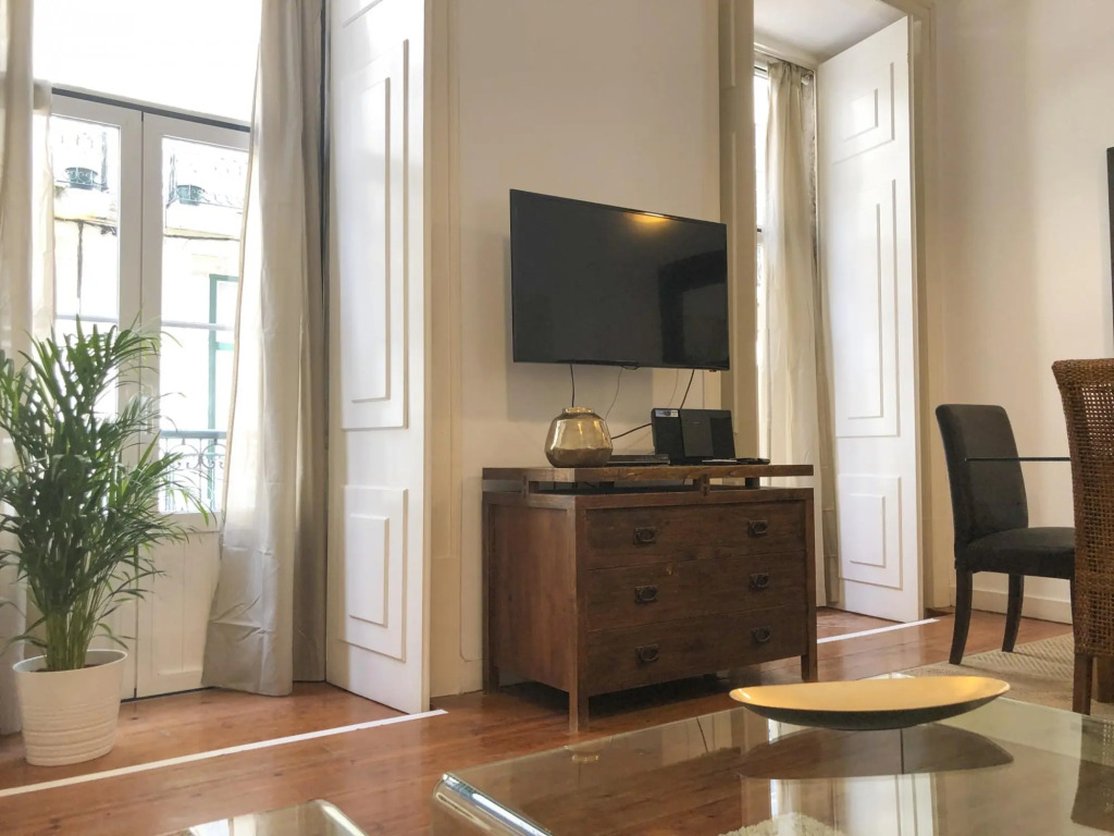 LV Premier Baixa CR2 lift, AC, center, balcony