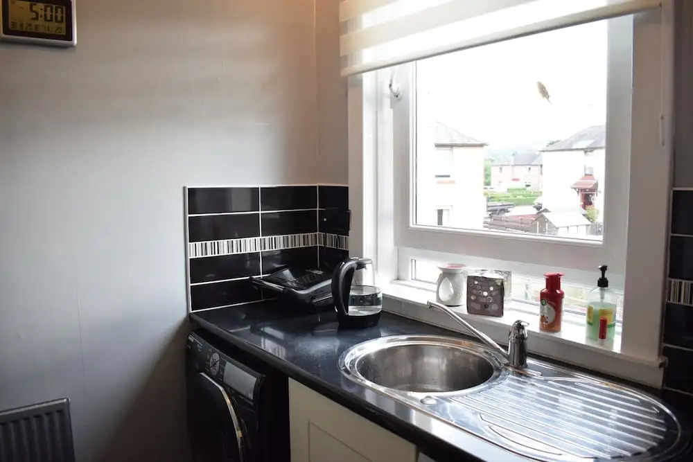 2 Bedroom Edinburgh Apartment Close To Airport