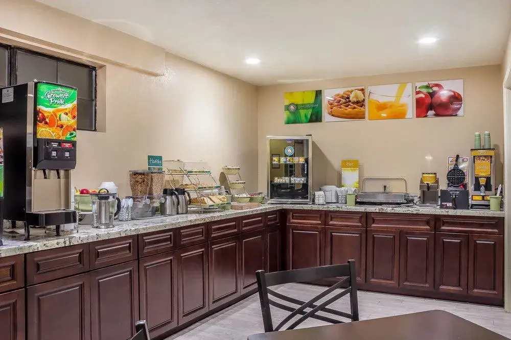 Woodland Inn & Suites