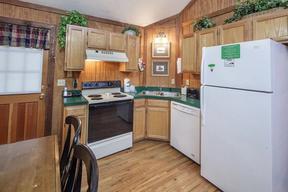 Er31 - Grandma And Granpaws Place - Great Location - Close To Parkway In Pf 2 Bedroom Cabin by RedAwning