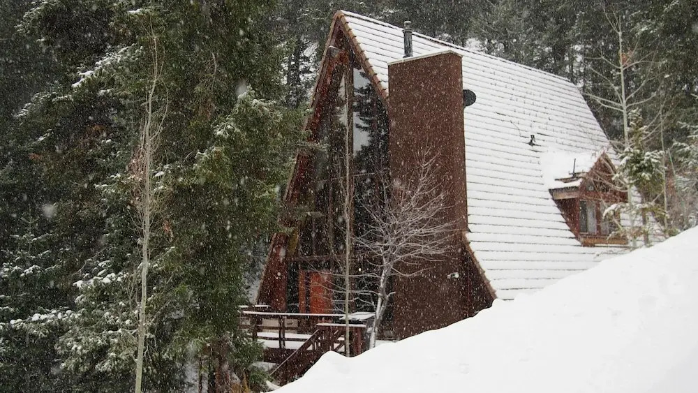 White Pines 4-BD Cabin in the Woods -- Easy Access in Summit Park