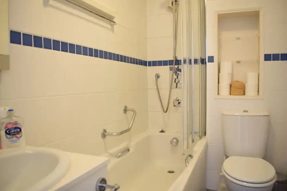 Bright 1 Bedroom Flat in Brook Green