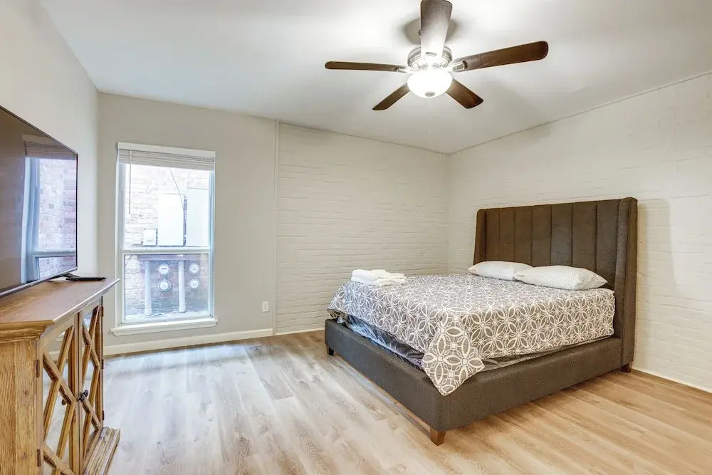 2 Mi to The Galleria: Uptown Houston Retreat!