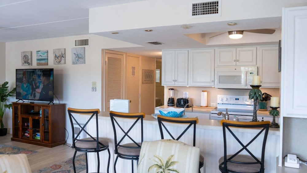 Peaceful, Big Patio, Pool, Near Beach 2 Bedroom Apts