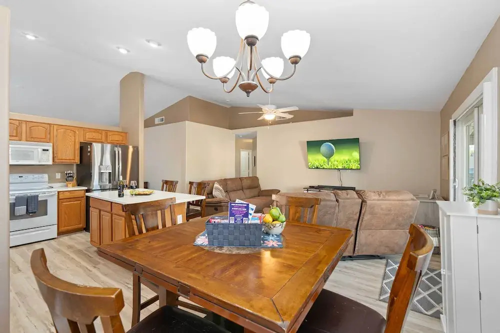 Backyard Oasis! Group-friendly San Tan Valley Home