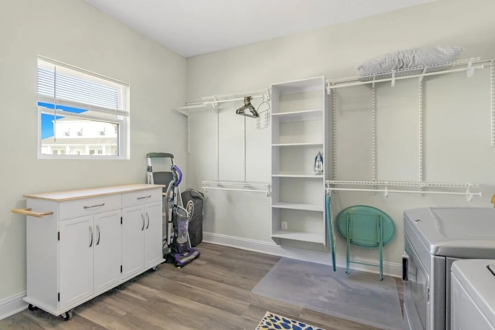 Surf & Seahorse 4 Bedroom Home by RedAwning