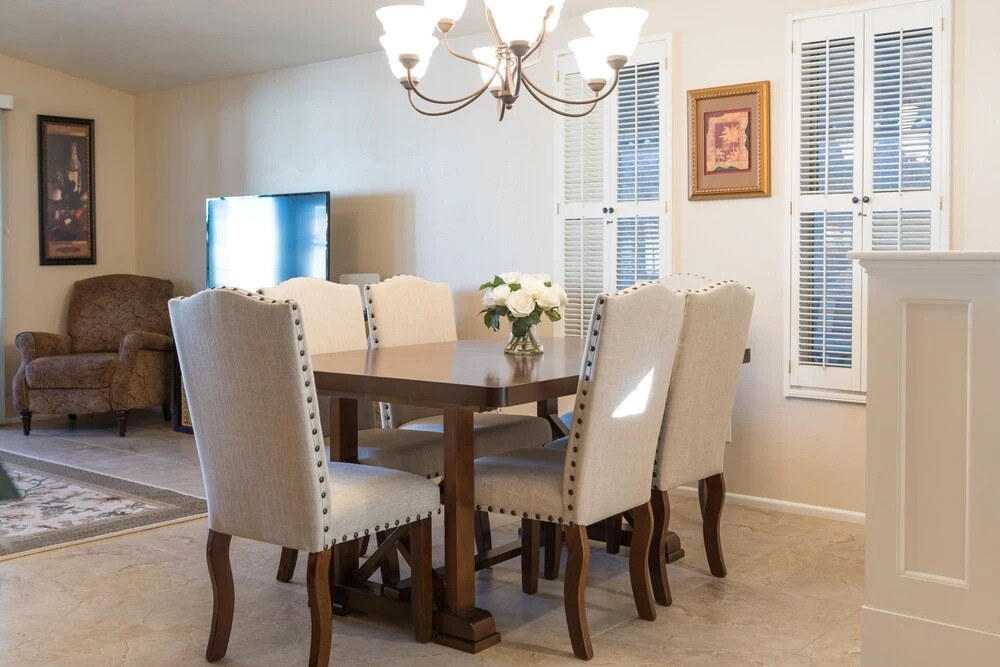 Cozy, quiet house, covered patio dining, sun room