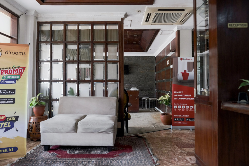 RedDoorz near Waterboom Lippo Cikarang