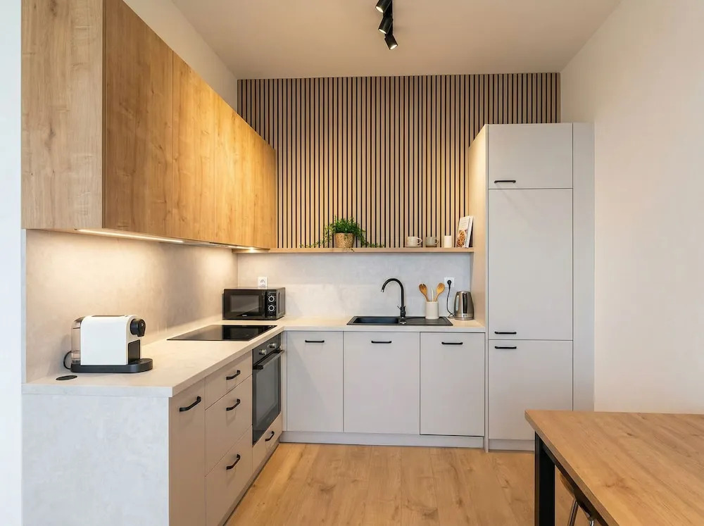 8-Min to Airport 1BR & 1LR Flat